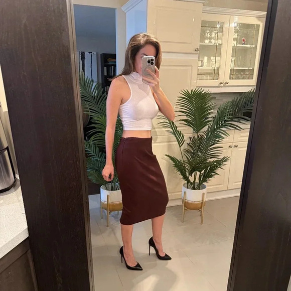 Aubergine Wool Pencil Skirt with  Back Slit, Judith and Charles, US 2 - Picture 2 of 8